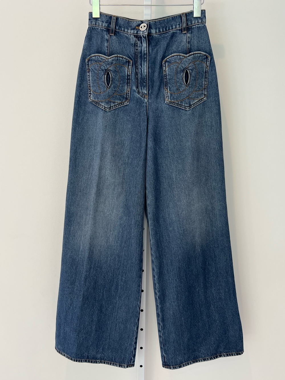 CHANEL 24P HEART POCKET WIDE LEG LONG STYLE JEANS SIZE FR 34 / 2 NWTS DETACHED!